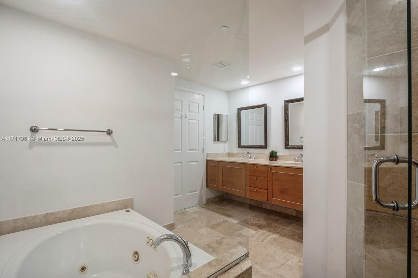 THE PORT CONDO - Residential