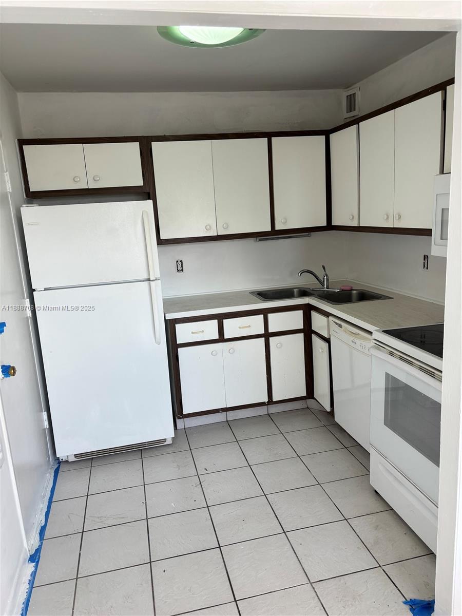 GOLDEN SAILS CONDO - Residential Lease