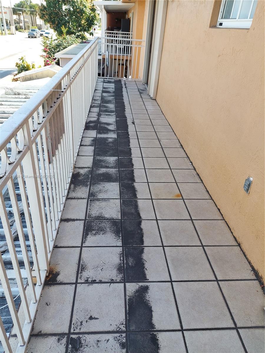 WEST PALM VILLAS III COND - Residential