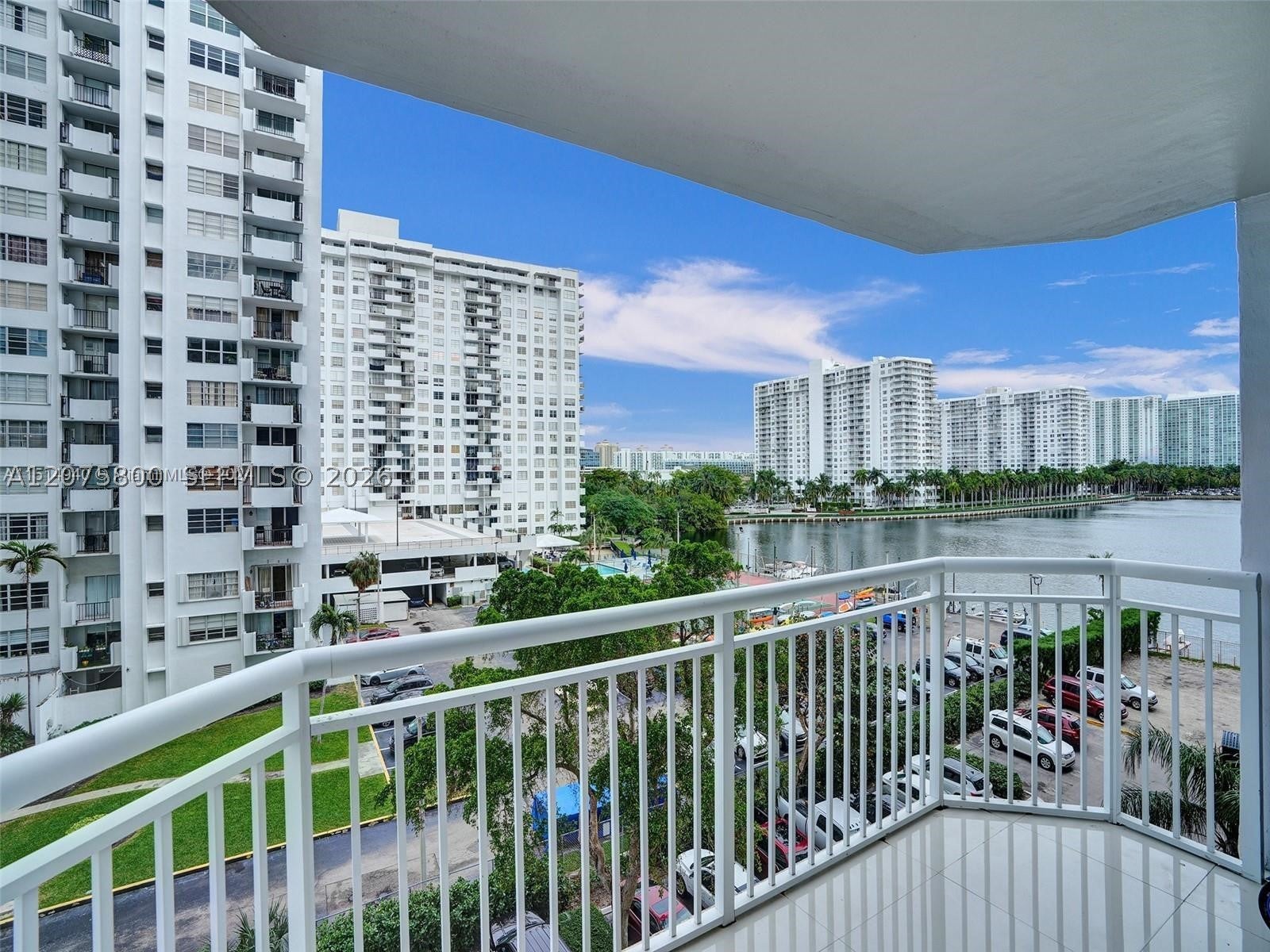 18061 Biscayne Blvd 502