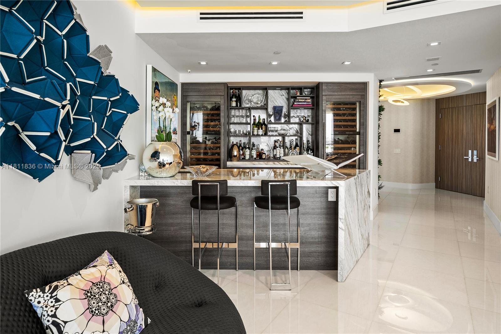 ICON CONDO - Residential