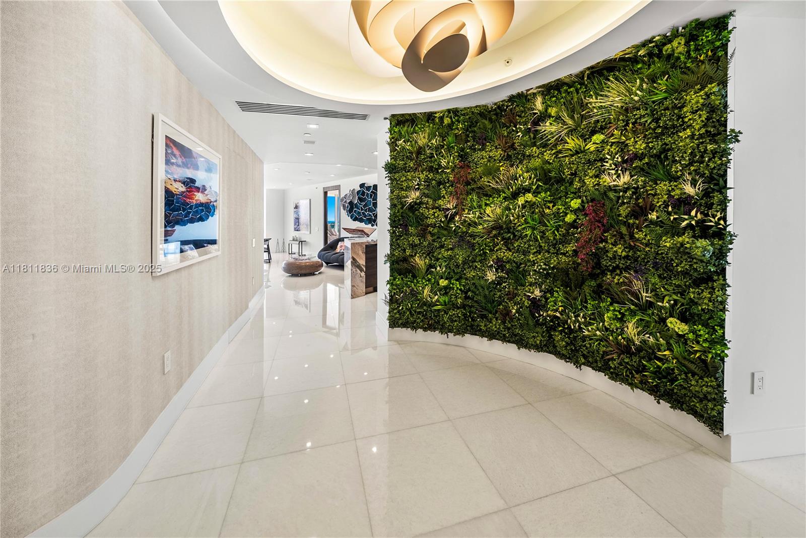 ICON CONDO - Residential