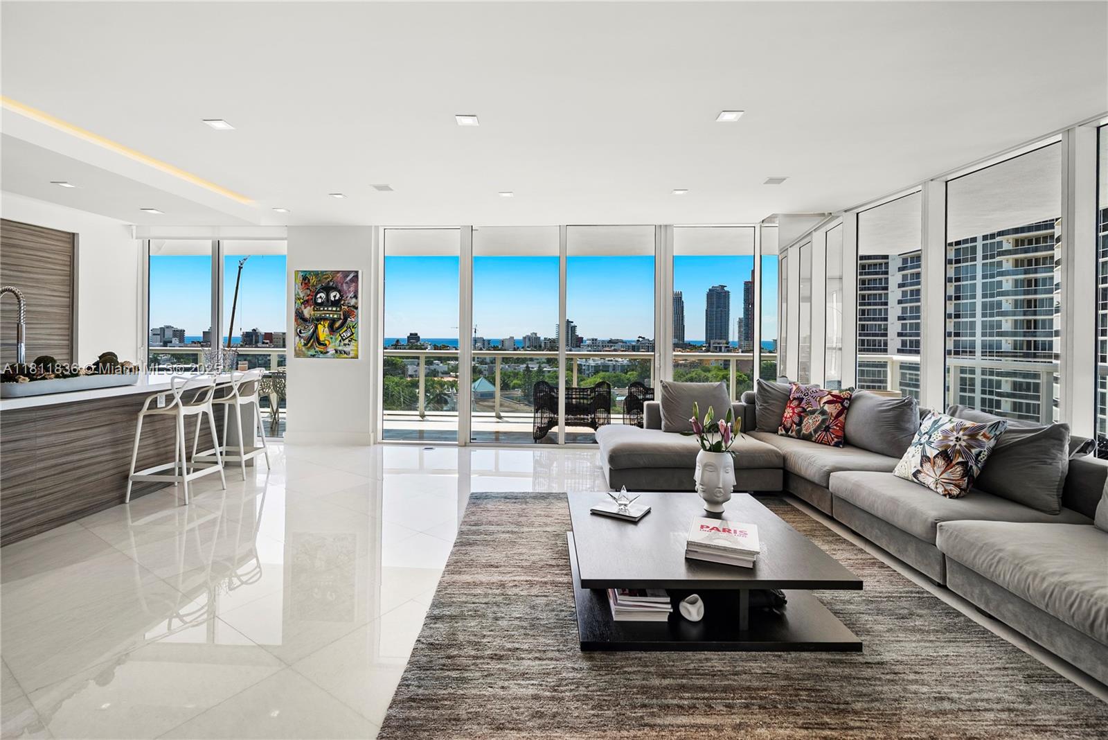 ICON CONDO - Residential