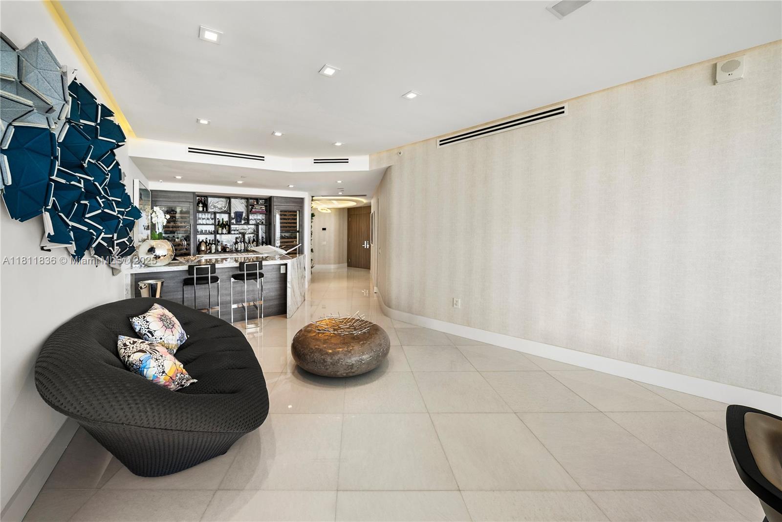 ICON CONDO - Residential