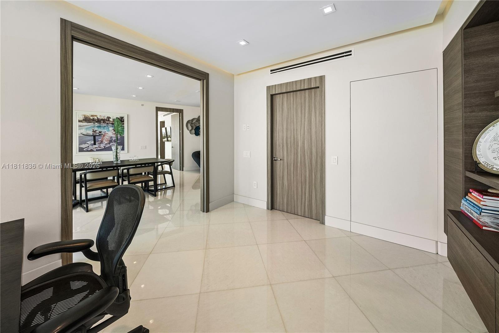 ICON CONDO - Residential