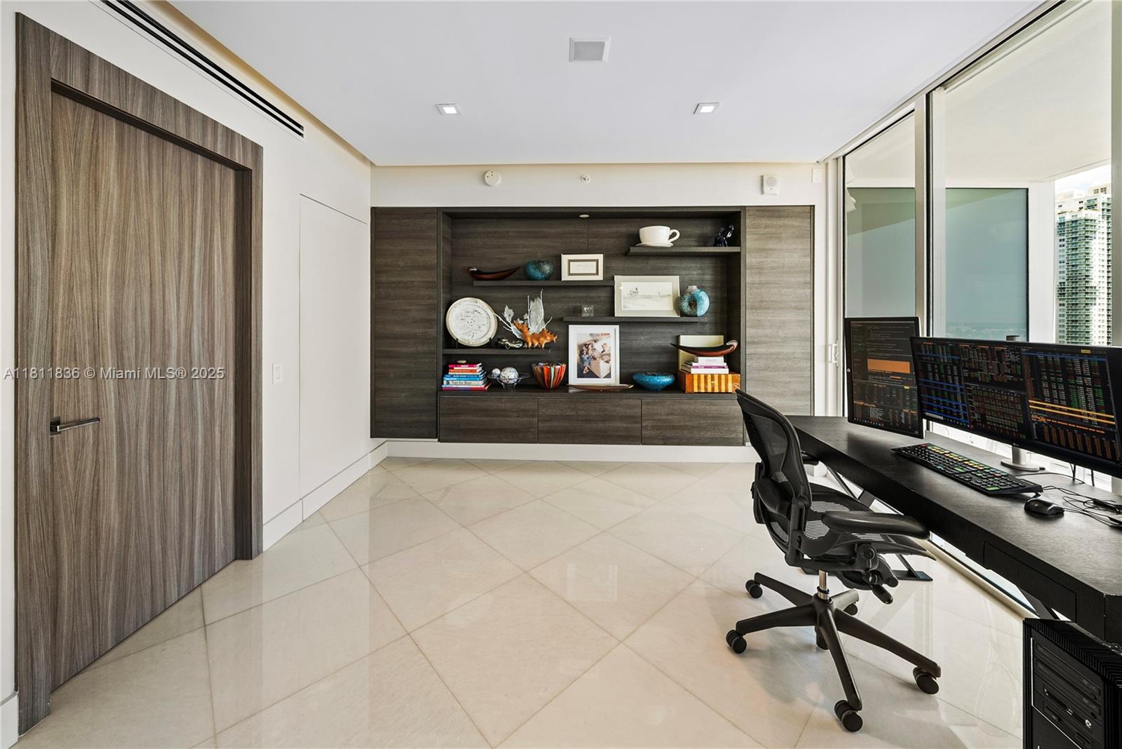 ICON CONDO - Residential