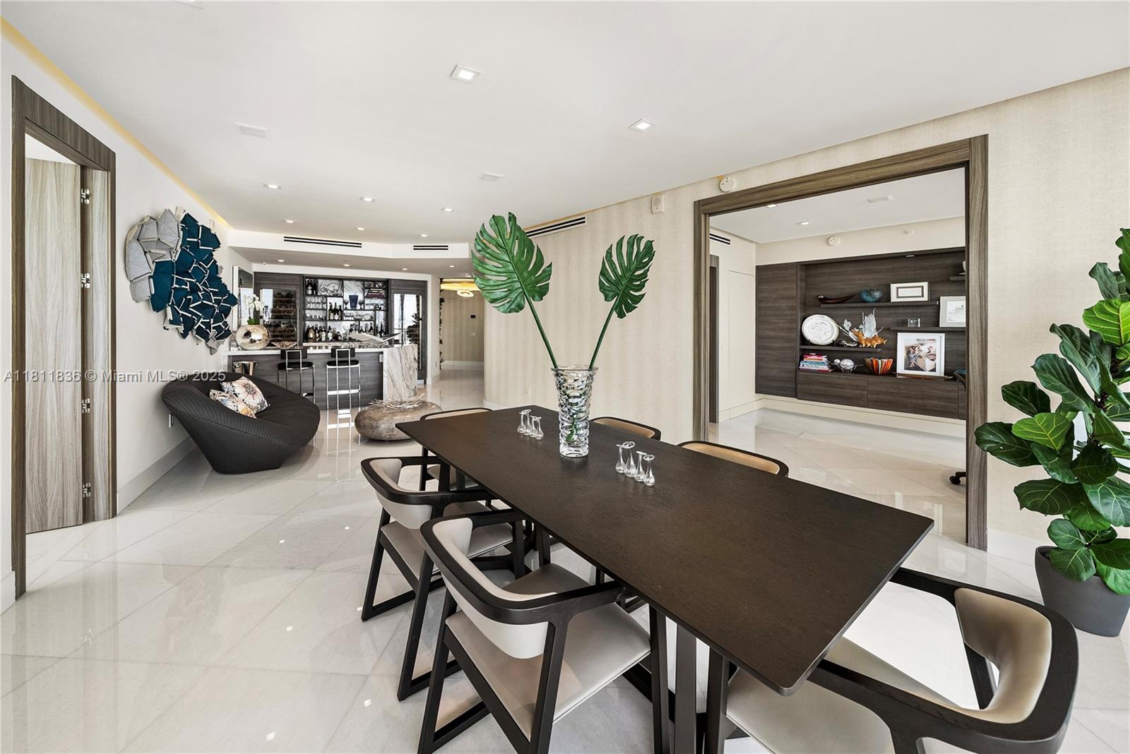 ICON CONDO - Residential