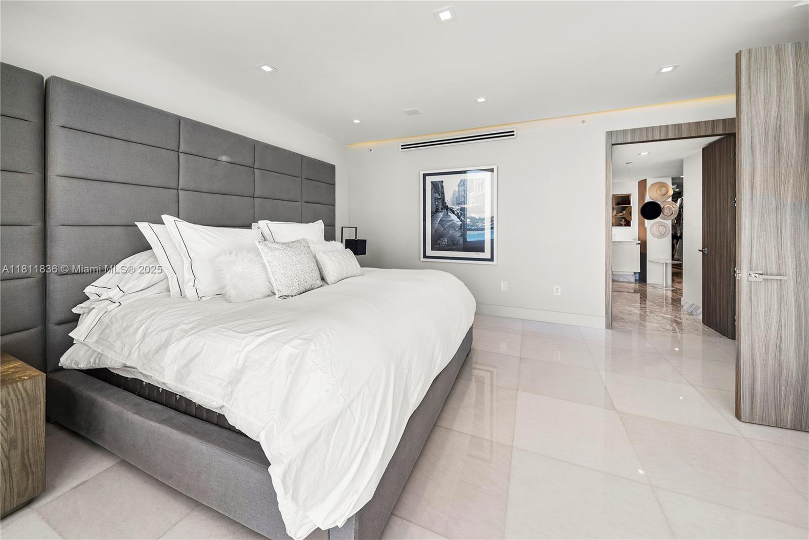 ICON CONDO - Residential