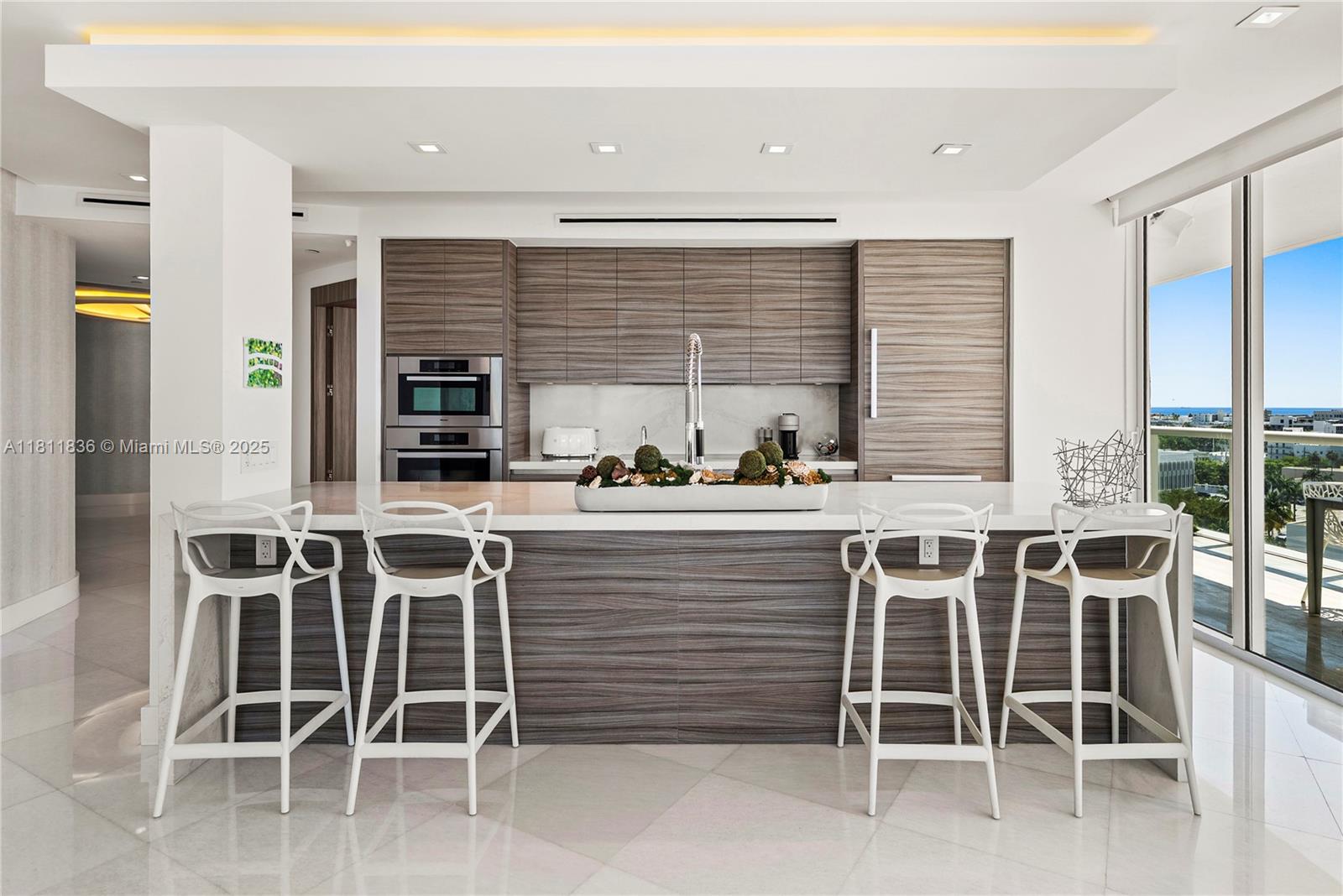 ICON CONDO - Residential