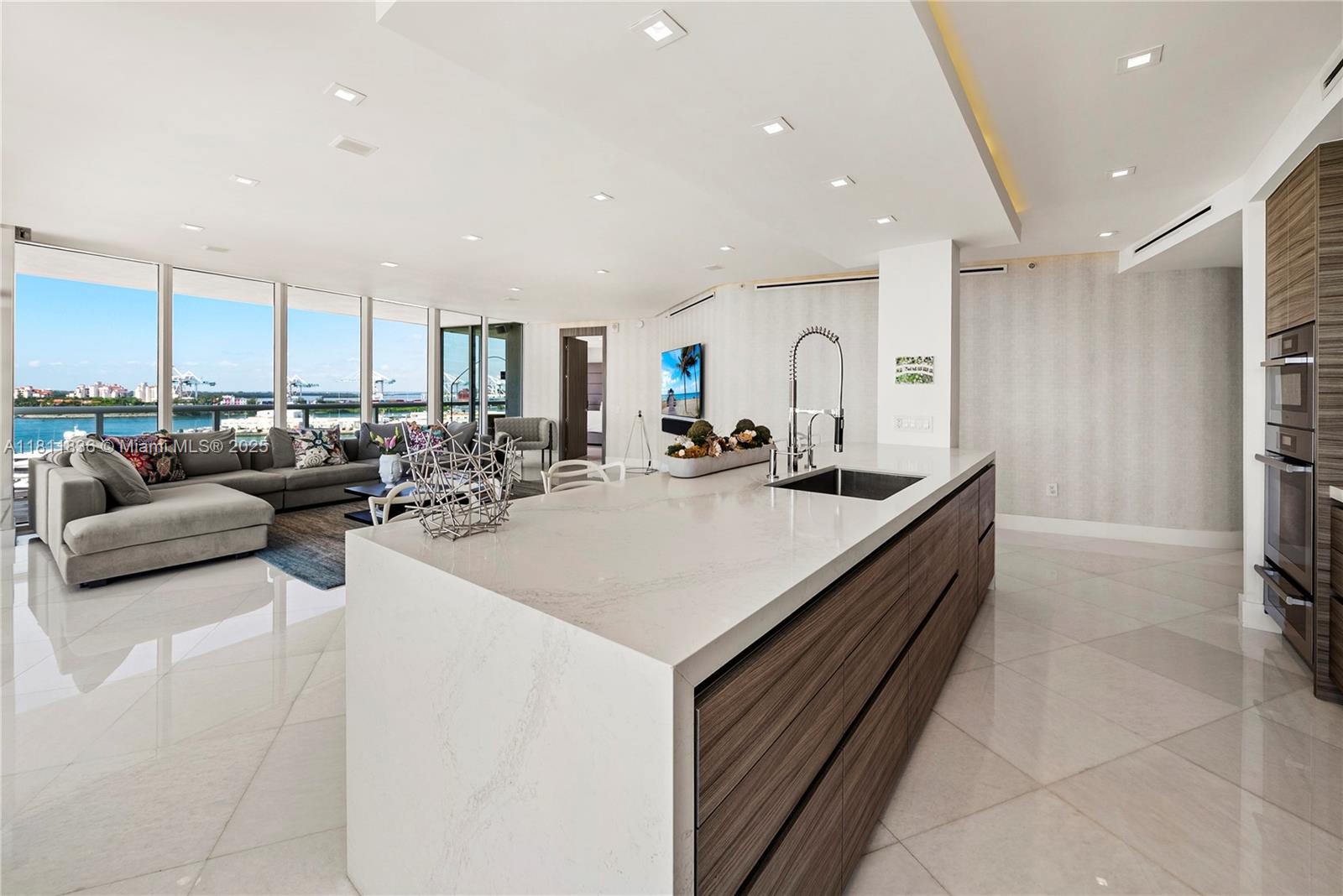 ICON CONDO - Residential