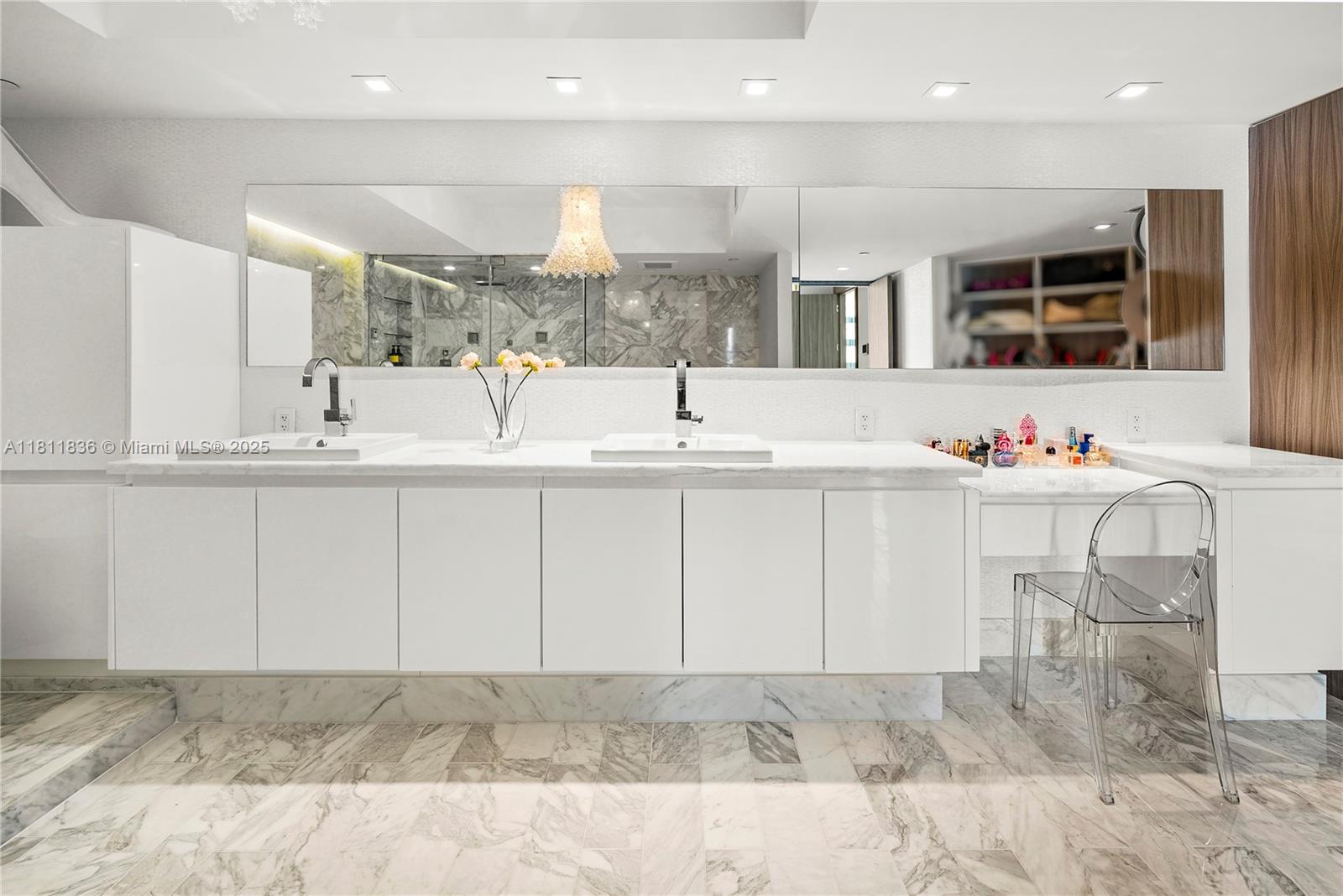 ICON CONDO - Residential