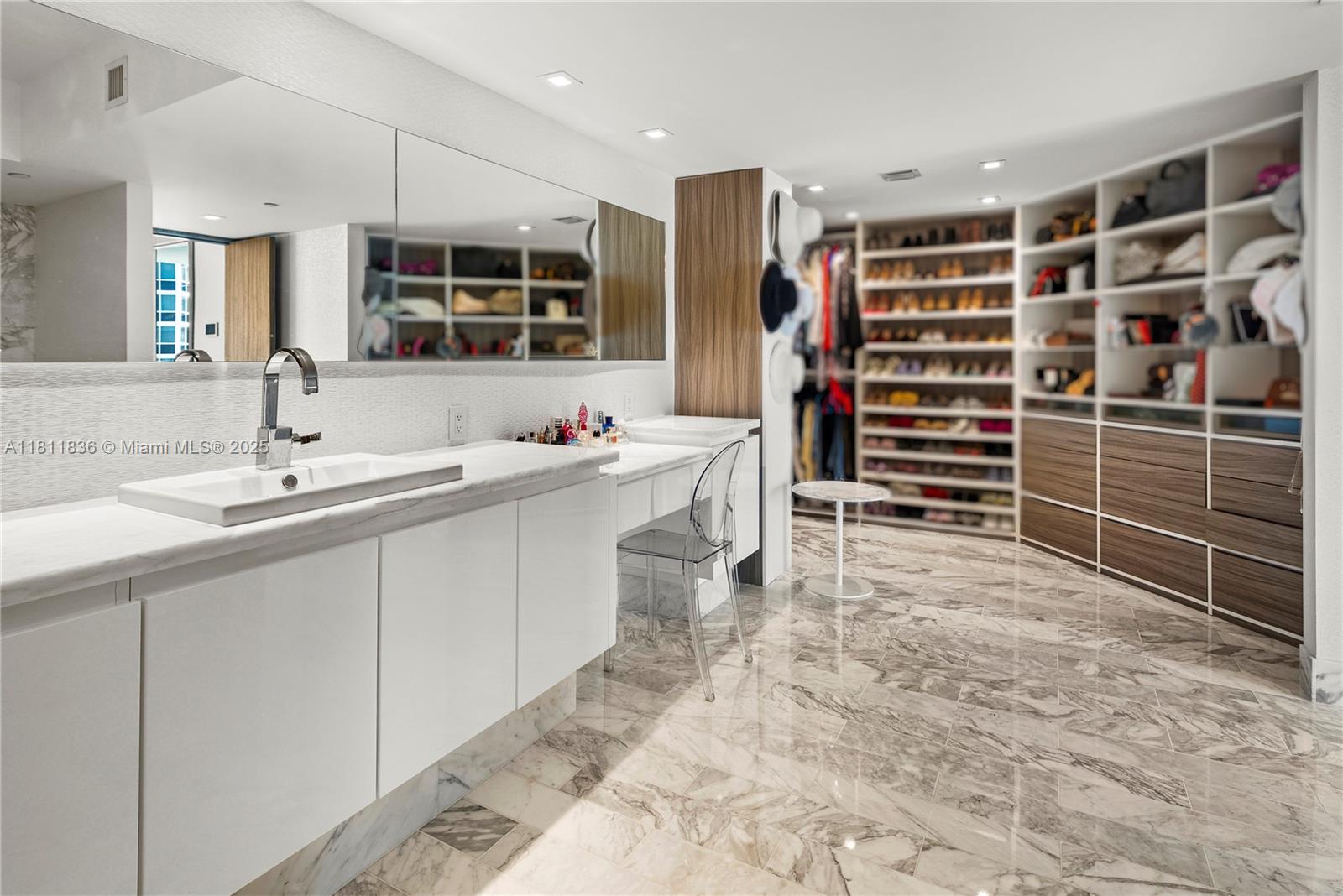 ICON CONDO - Residential