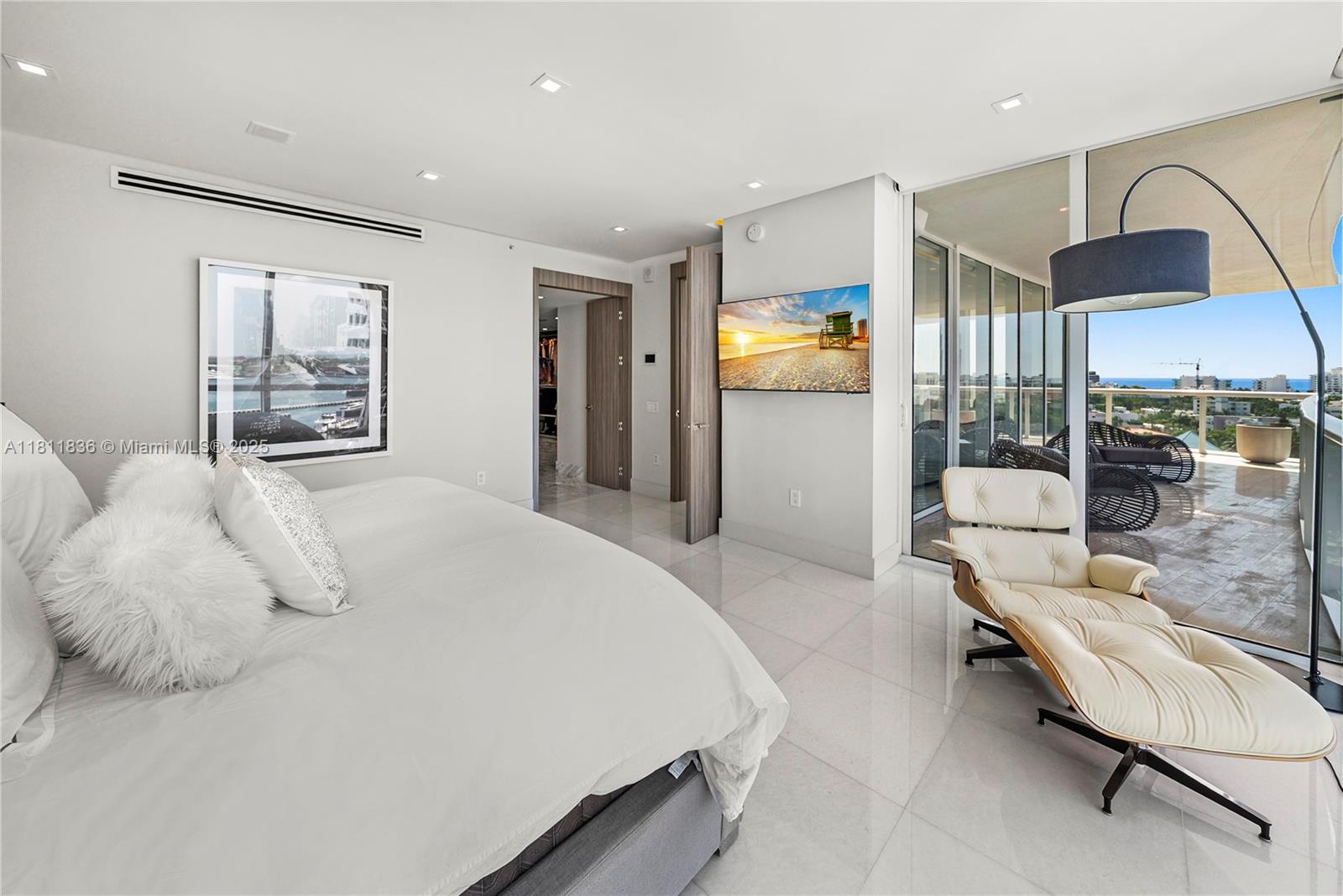 ICON CONDO - Residential