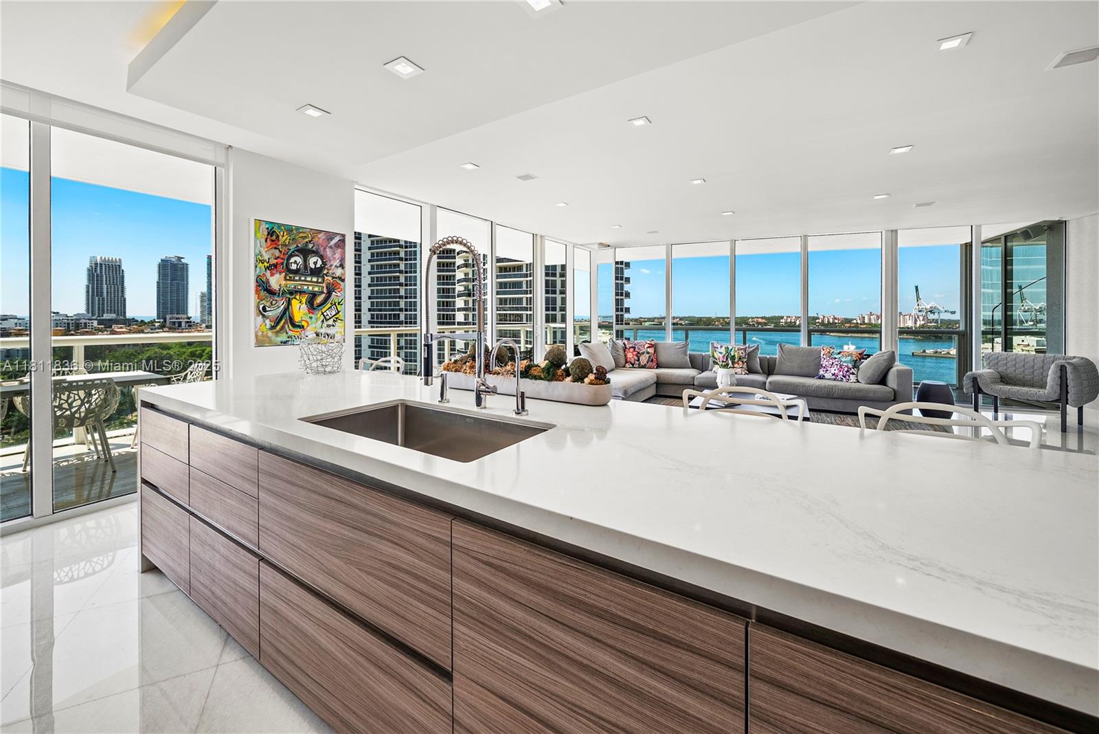 ICON CONDO - Residential
