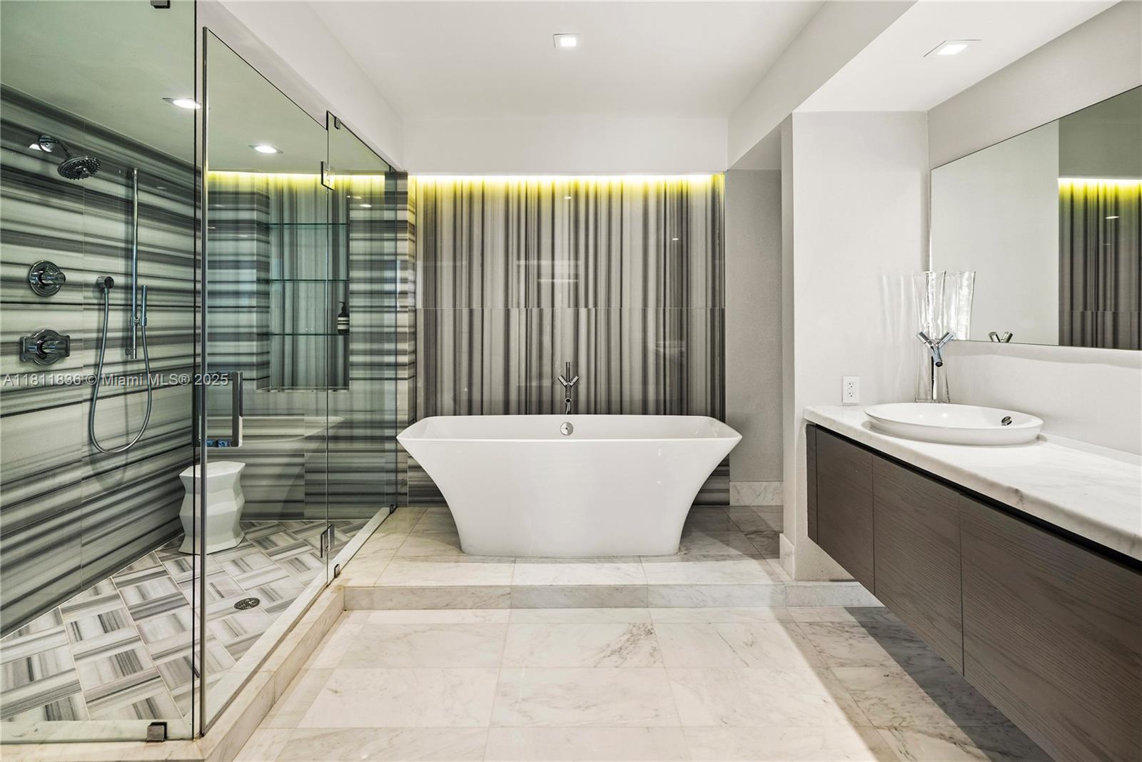 ICON CONDO - Residential