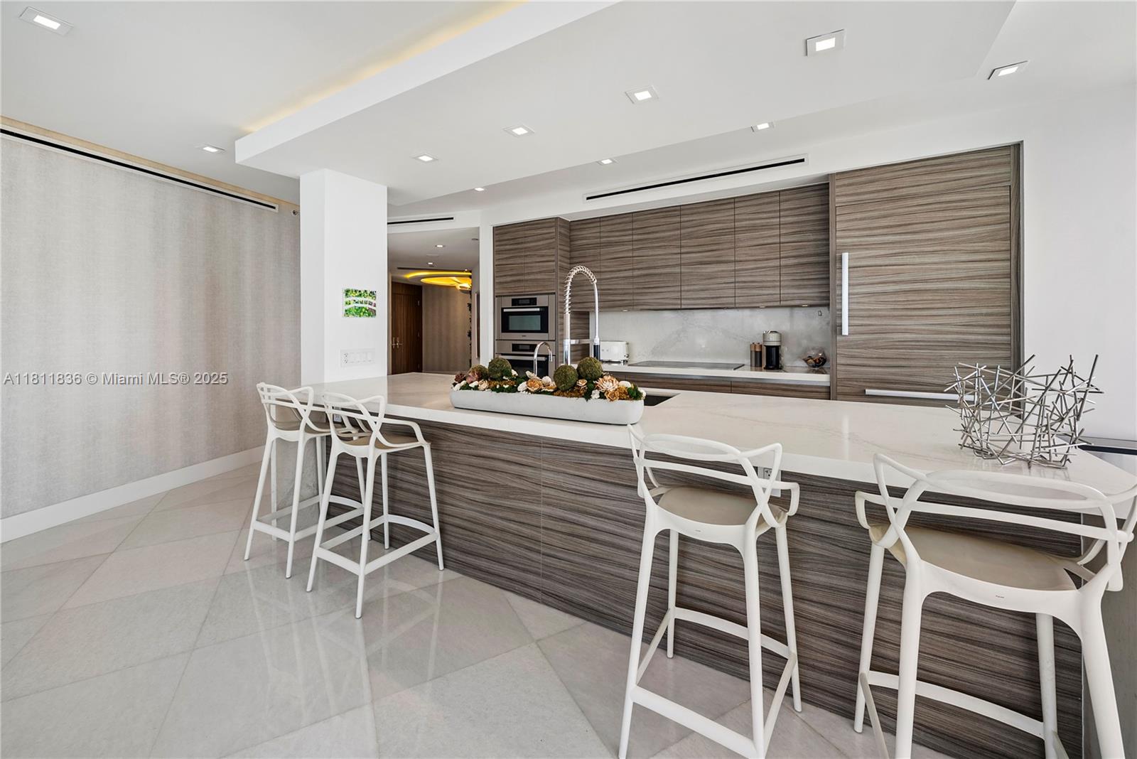 ICON CONDO - Residential
