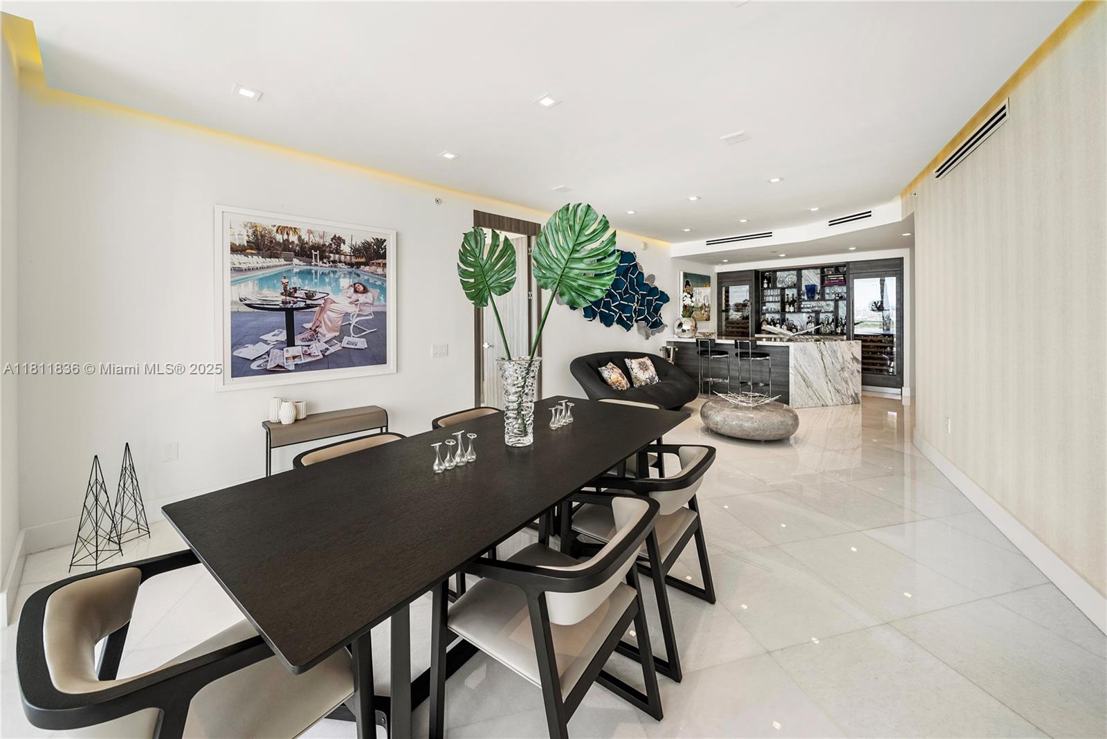 ICON CONDO - Residential