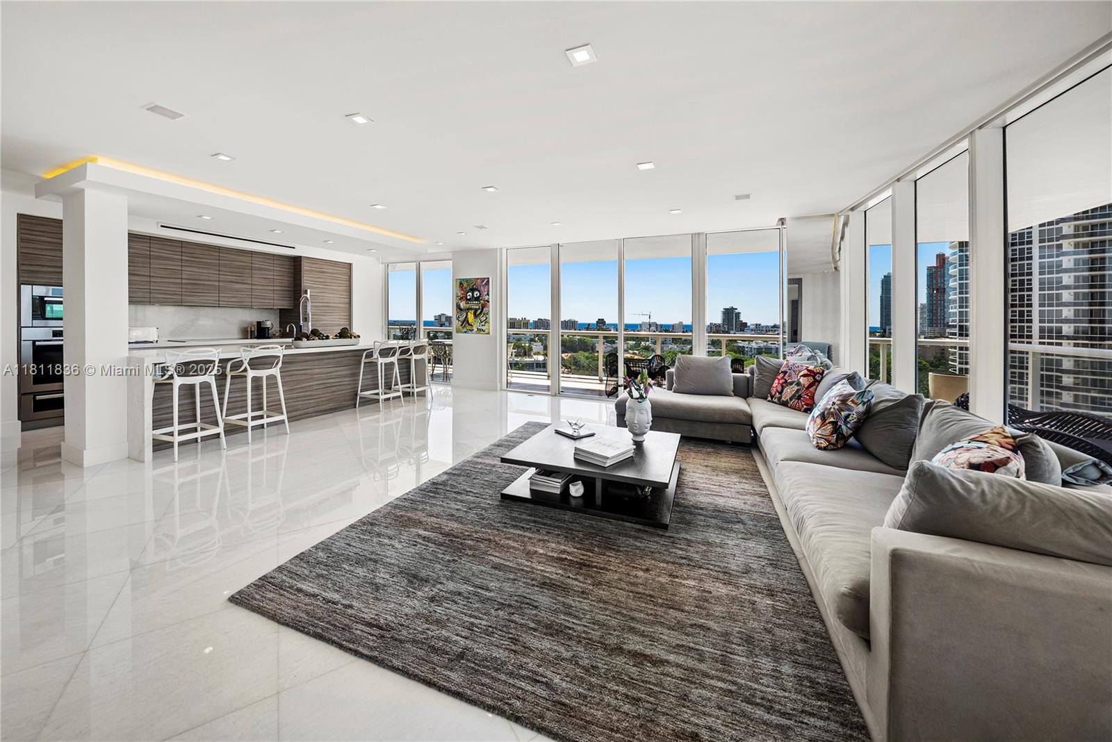 ICON CONDO - Residential