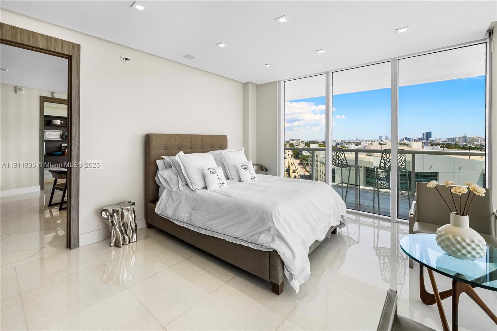 ICON CONDO - Residential