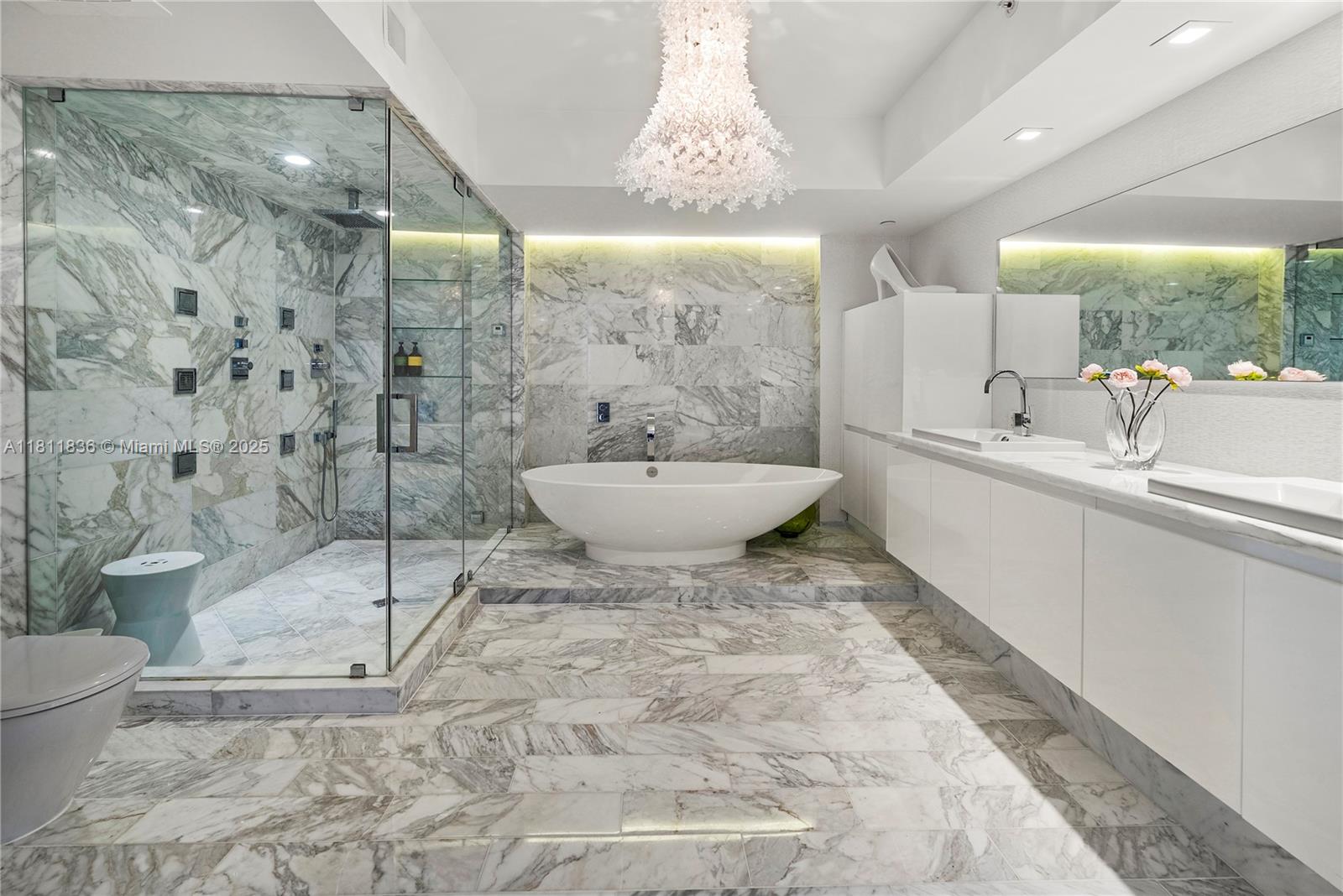 ICON CONDO - Residential