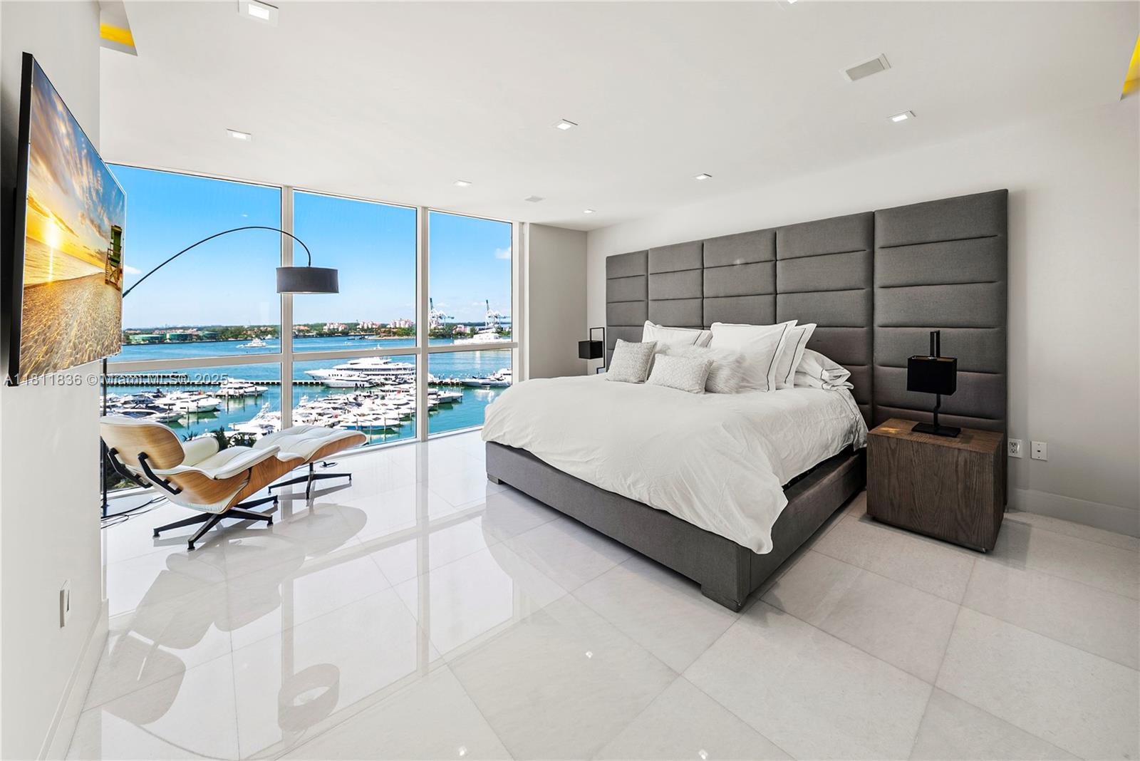 ICON CONDO - Residential