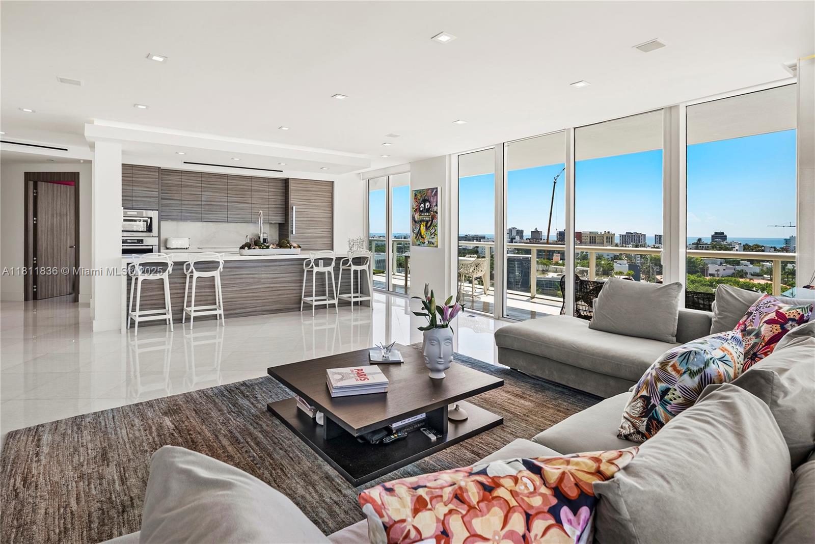 ICON CONDO - Residential