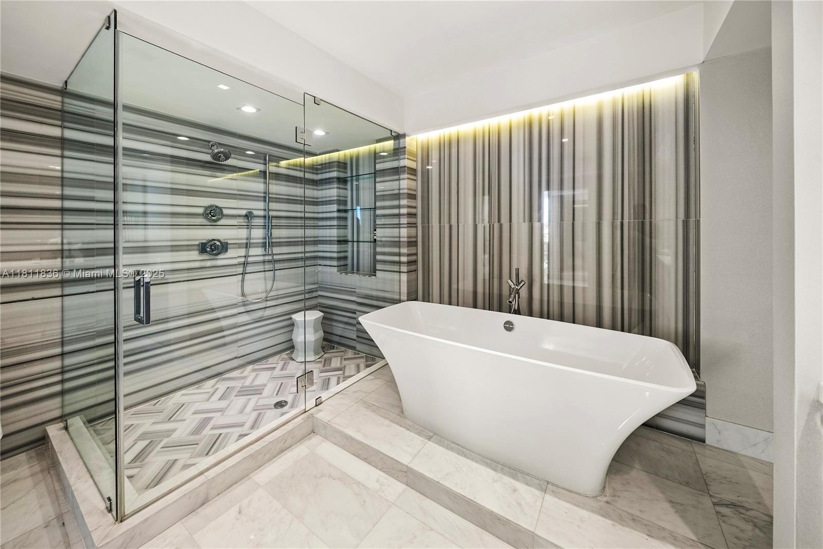 ICON CONDO - Residential