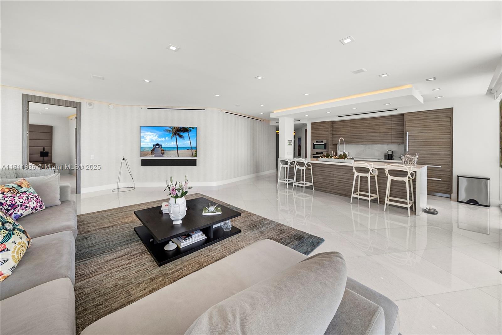ICON CONDO - Residential