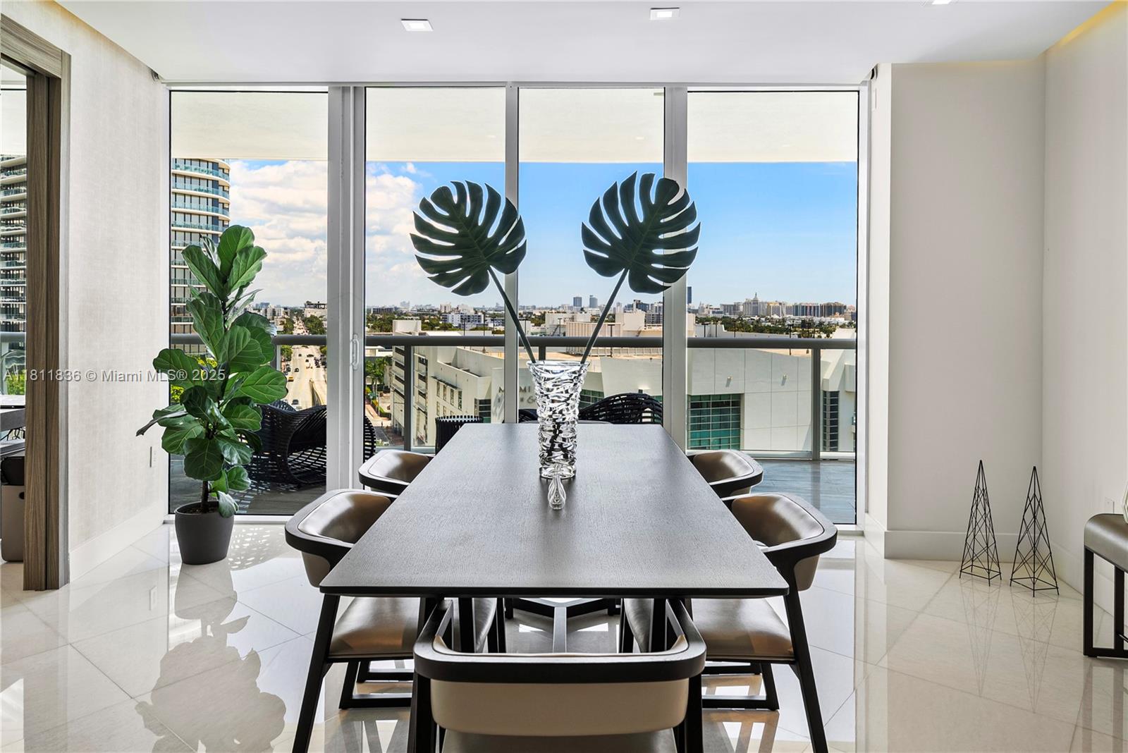 ICON CONDO - Residential