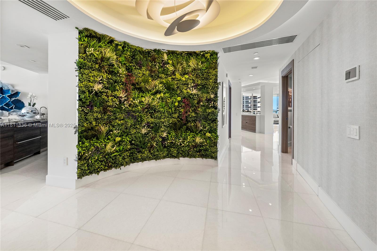 ICON CONDO - Residential