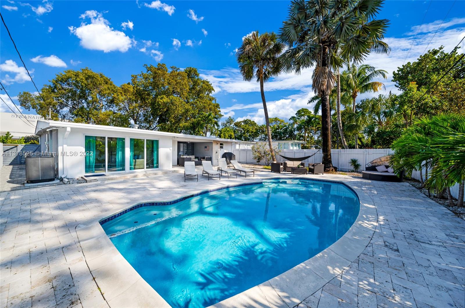 Riverside Park for RENT. Gorgeous 3 bedroom / 3 bathroom house, swimming pool, outstanding backyard area. Rof has been changed in 2019 , new AC, new water heater ,new electrical panel in 2017. High impact indoor and doors. The swimming pool has been completely resurfaced , New Italian Travertine pavers in outdoor area. Can be a great rental for you to enjoy the lifestyle in a beautiful community of Riverside Park.