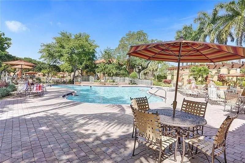 VILLAS AT HARBOR ISLES - Residential Lease