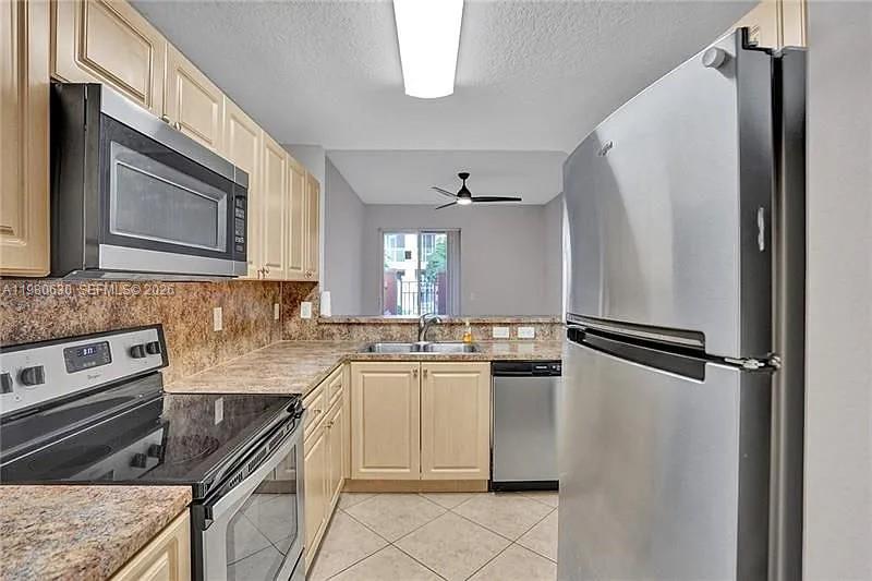 VILLAS AT HARBOR ISLES - Residential Lease