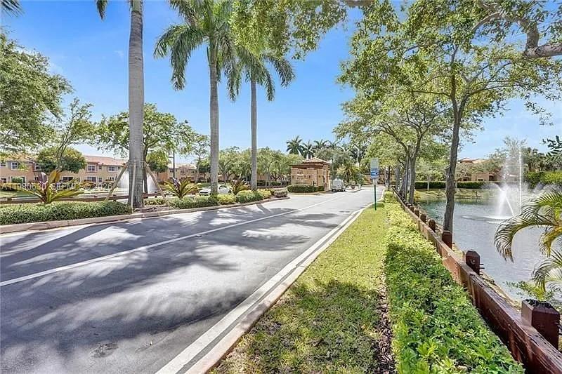 VILLAS AT HARBOR ISLES - Residential Lease