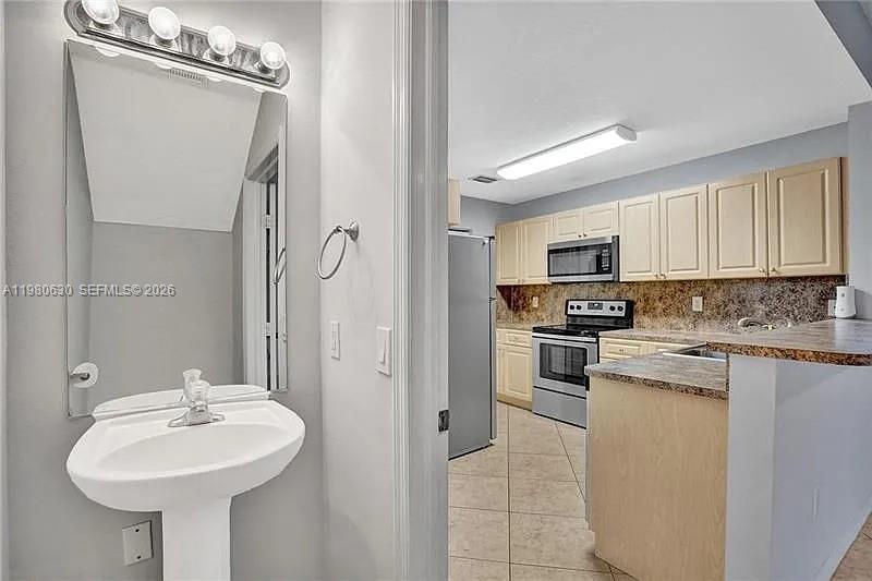 VILLAS AT HARBOR ISLES - Residential Lease