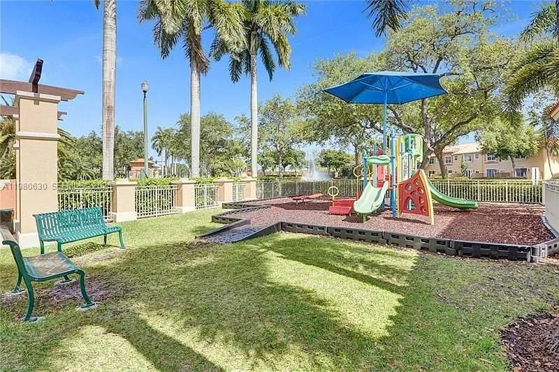 VILLAS AT HARBOR ISLES - Residential Lease