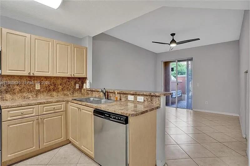 VILLAS AT HARBOR ISLES - Residential Lease