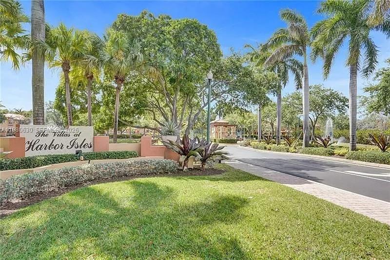 VILLAS AT HARBOR ISLES - Residential Lease