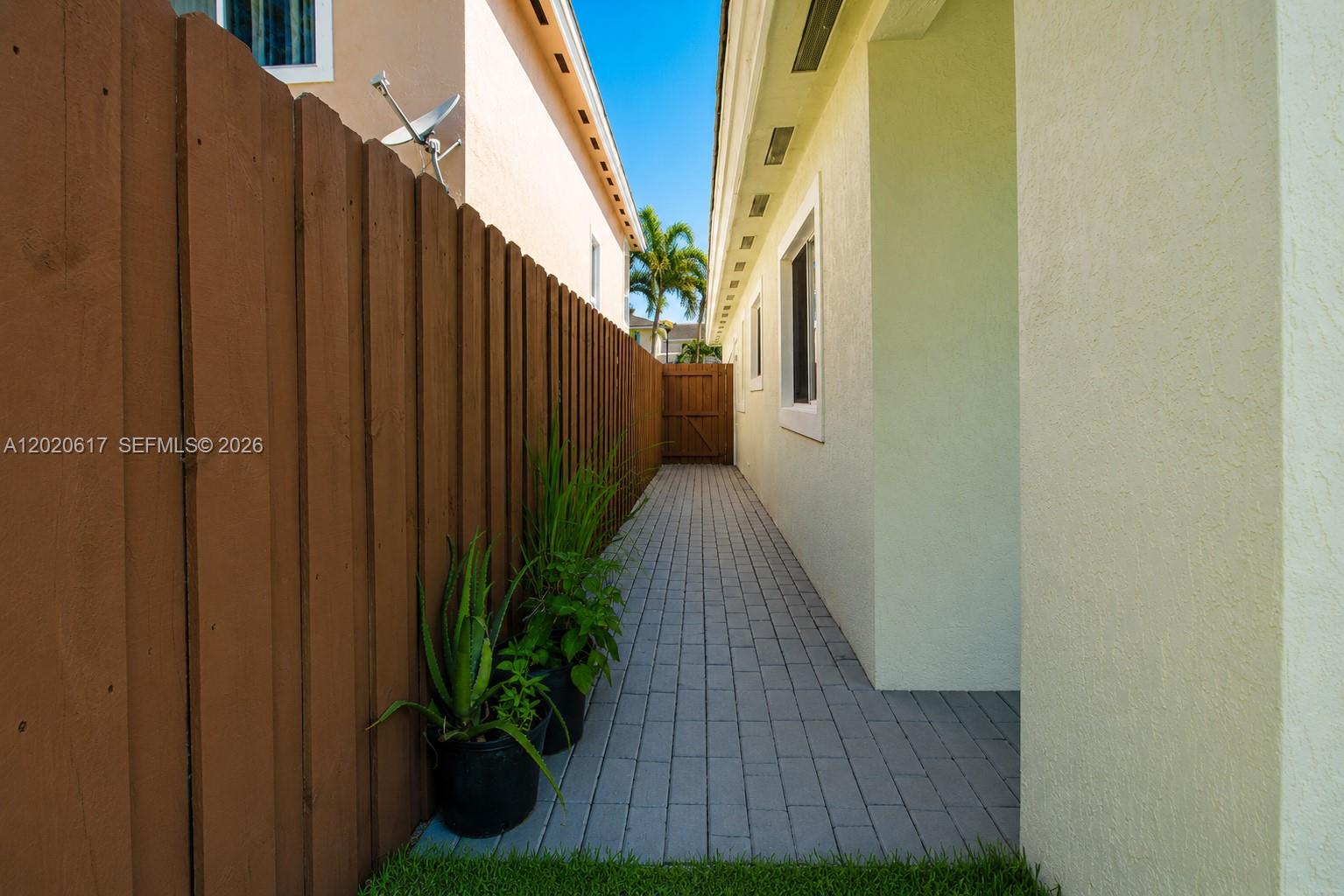 EMILIOS PLACE AT OASIS - Residential