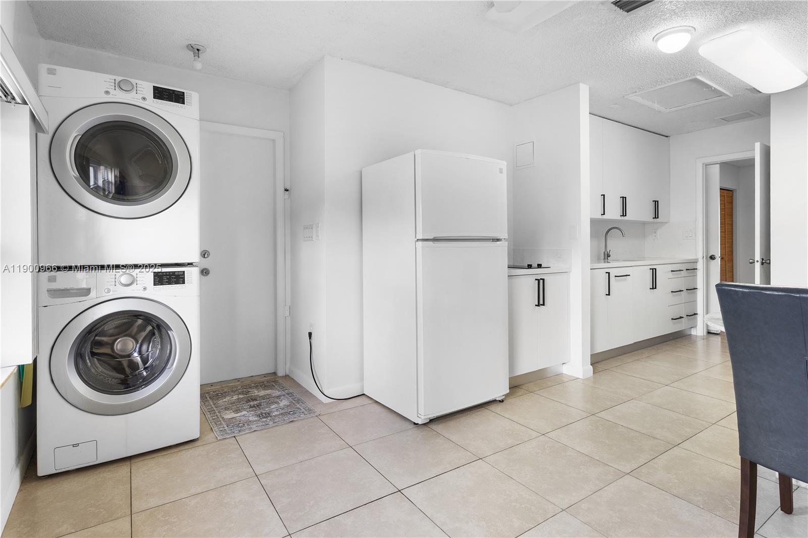 PATIO HOMES OF DORAL PINE - Residential