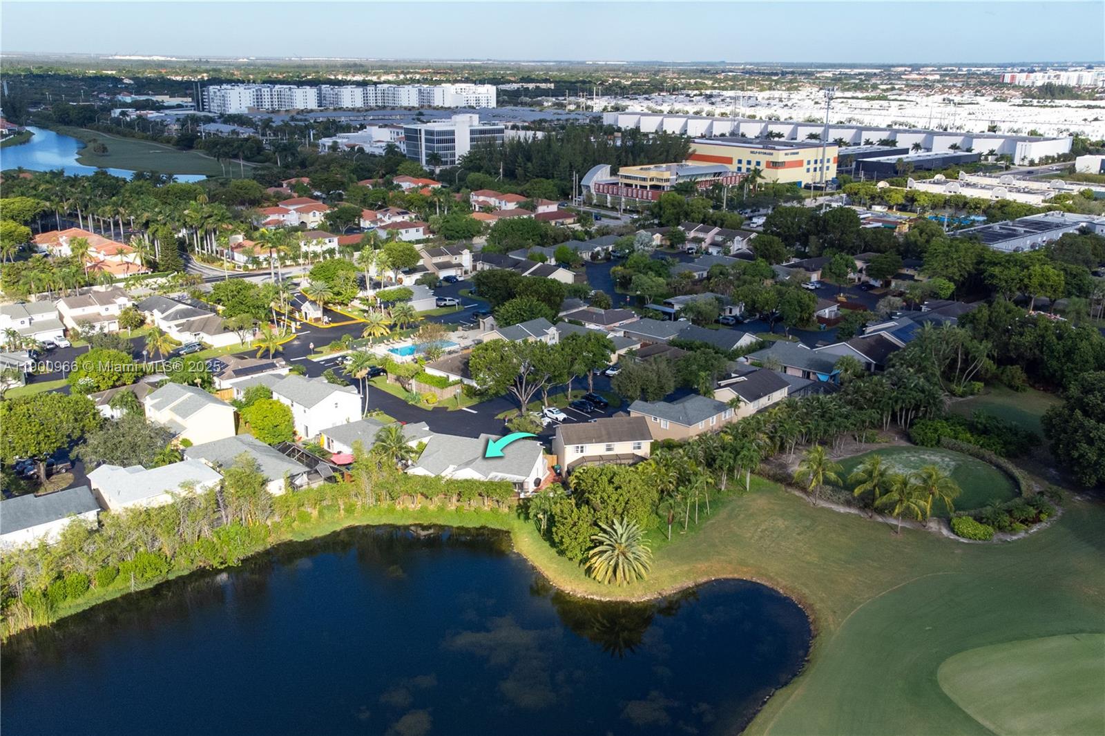 PATIO HOMES OF DORAL PINE - Residential