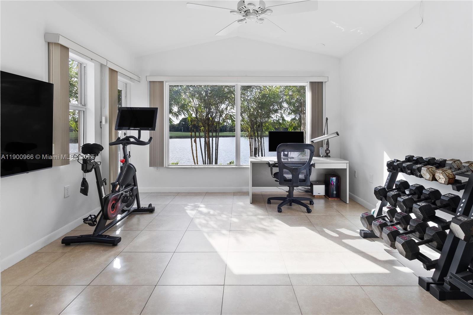 PATIO HOMES OF DORAL PINE - Residential