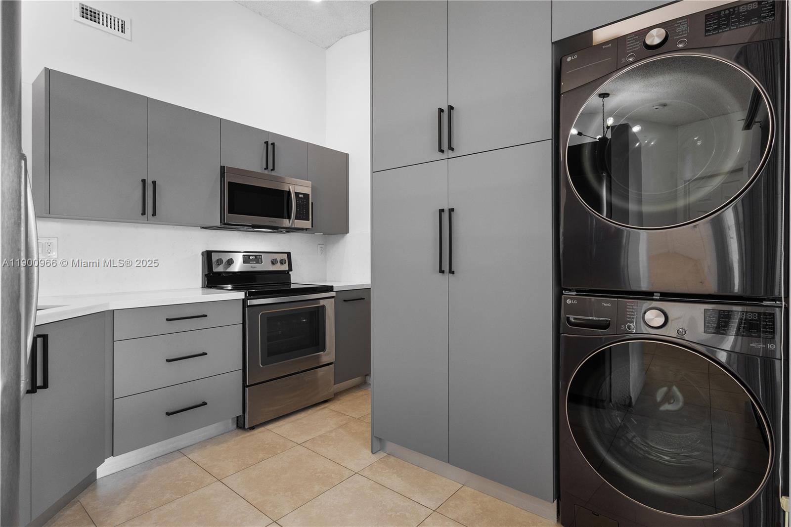 PATIO HOMES OF DORAL PINE - Residential