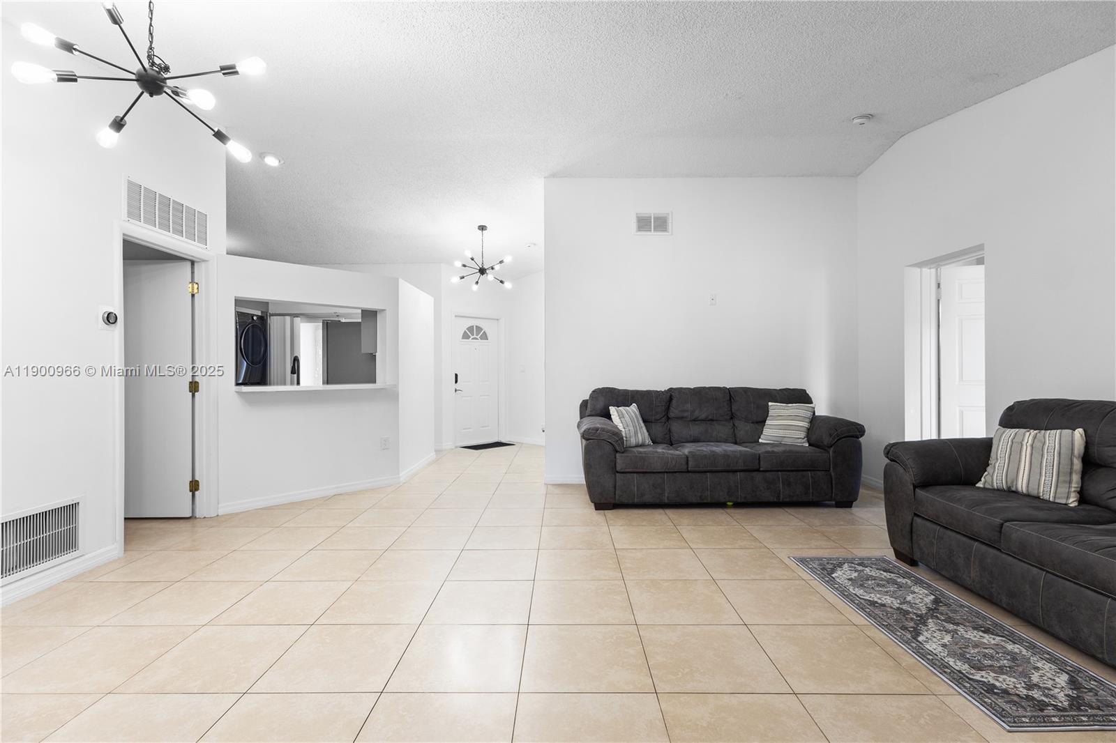 PATIO HOMES OF DORAL PINE - Residential