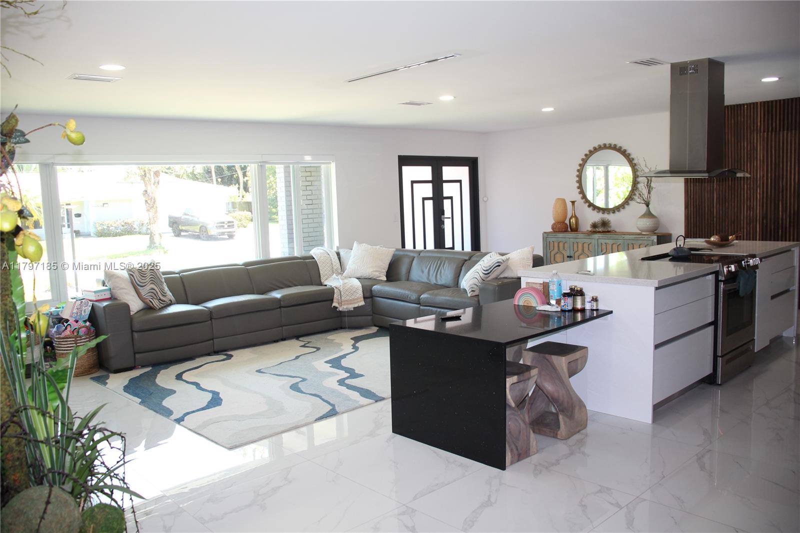 7261 Nw 6th Ct, Plantation, Miami-Dade County, Florida - 4 Bedrooms  
2 Bathrooms - 