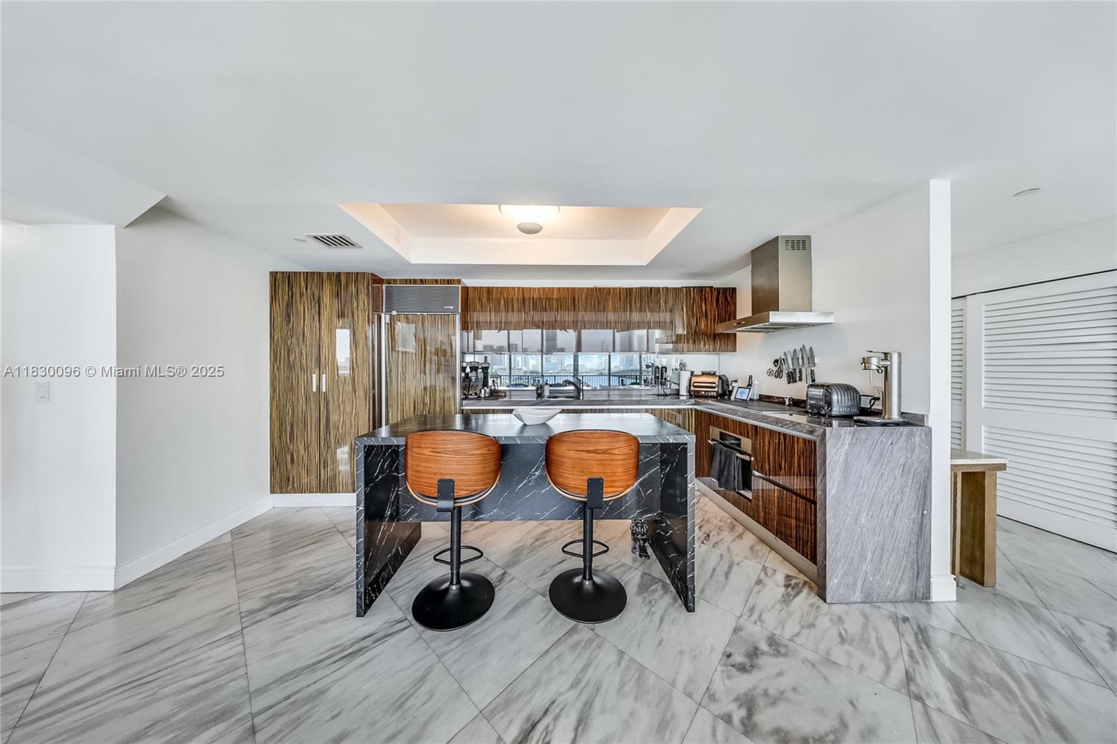 1000 Venetian Way 708