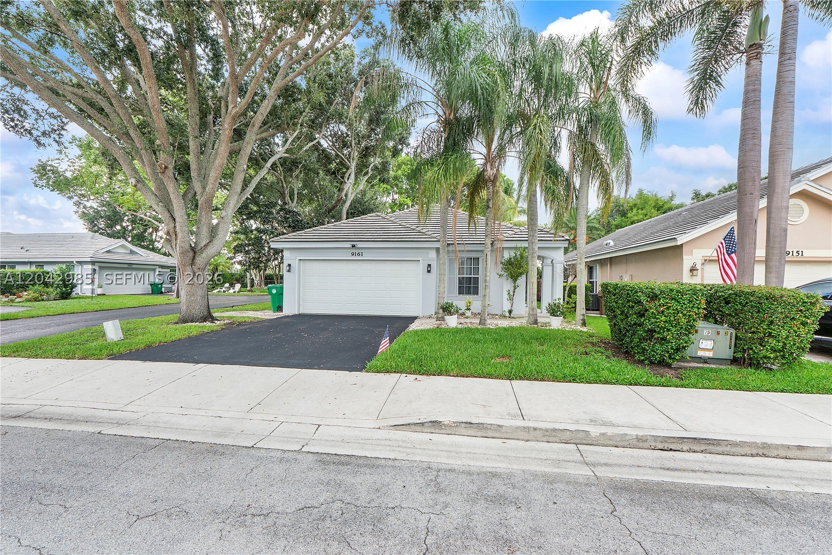 9161 N Lake Park Cir N