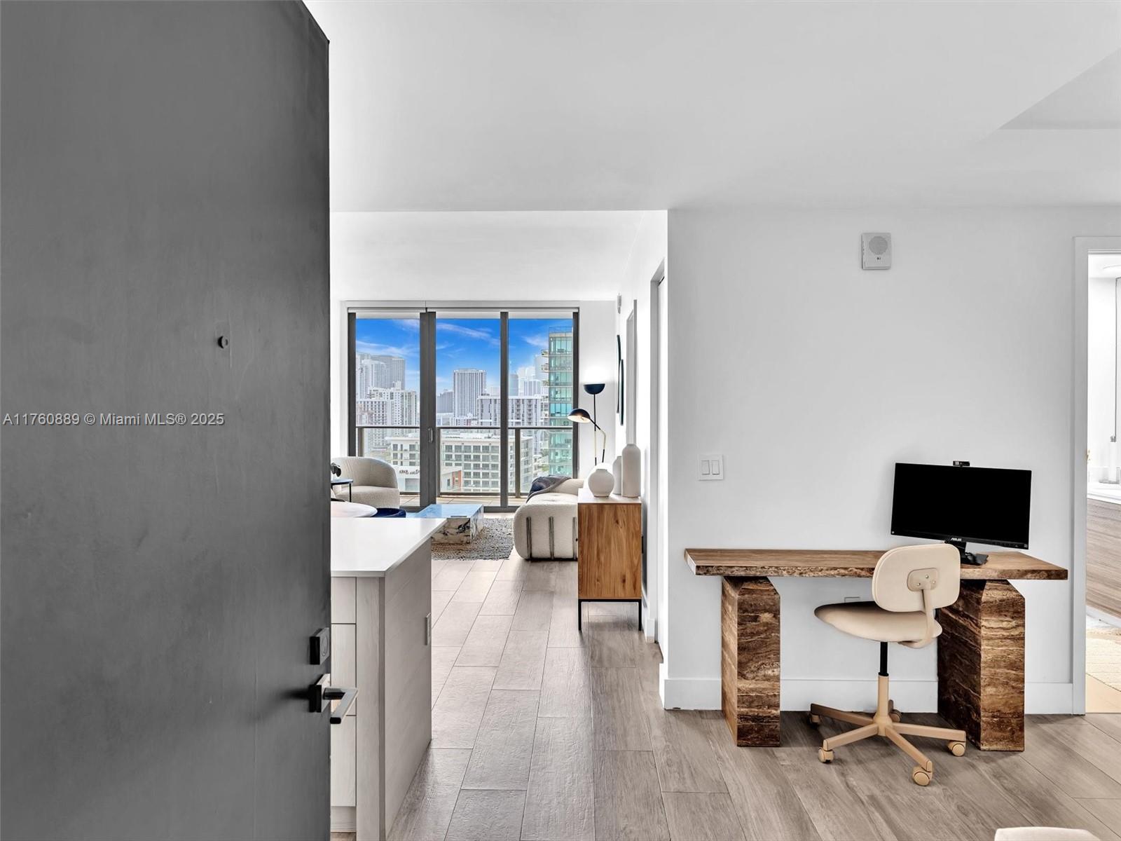 121 NE 34th St 2102