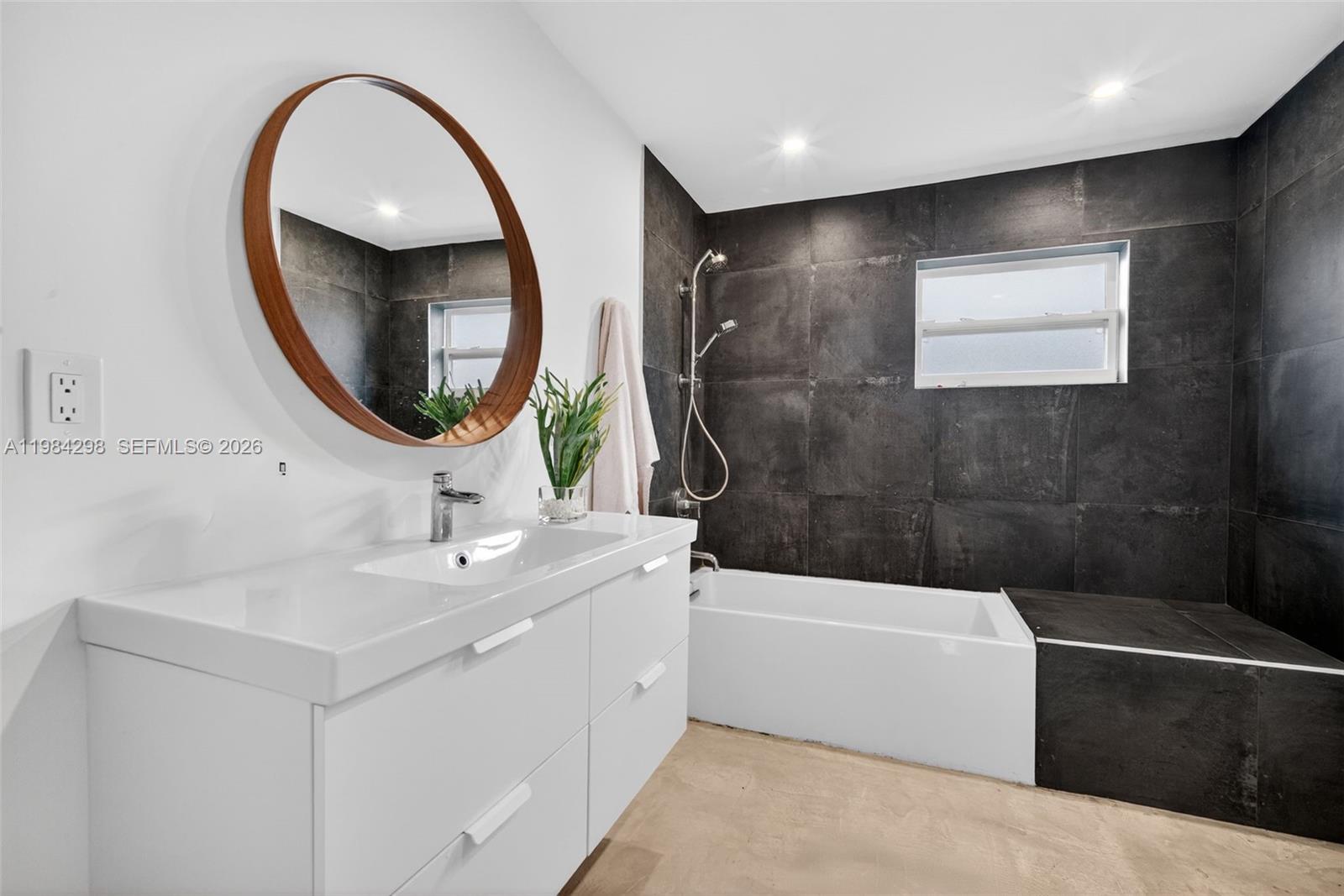 HOLLYWOOD HILLS 1965 - Residential