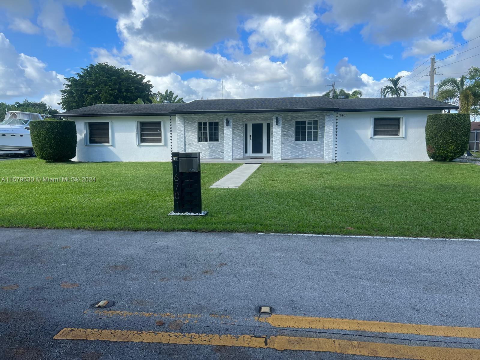 Amazing corner lot property with great potential and very good location, three bedrooms and two bathrooms, large living room, cozy property ideal for a family or investment if you wish, very large patio that has a large 15 x 30 pool waiting for you, schools and hospitals within walking distance, septic tank on the west side of the house, well water. Close to school, shops, hospitals and minutes from major highways, NO HOA! Do not hesitate to come see it, I know you will love it.
Contact listing agent for showing text 24 HOURS before property is owner occupied
1 month after closing required to vacate property